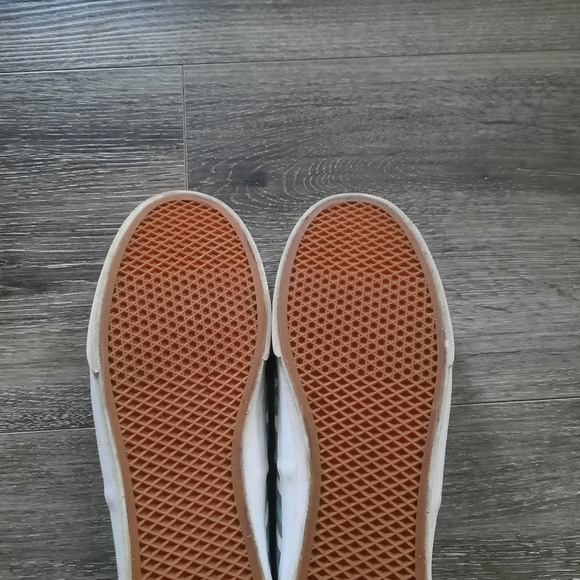 Vans - Picture 2 of 2